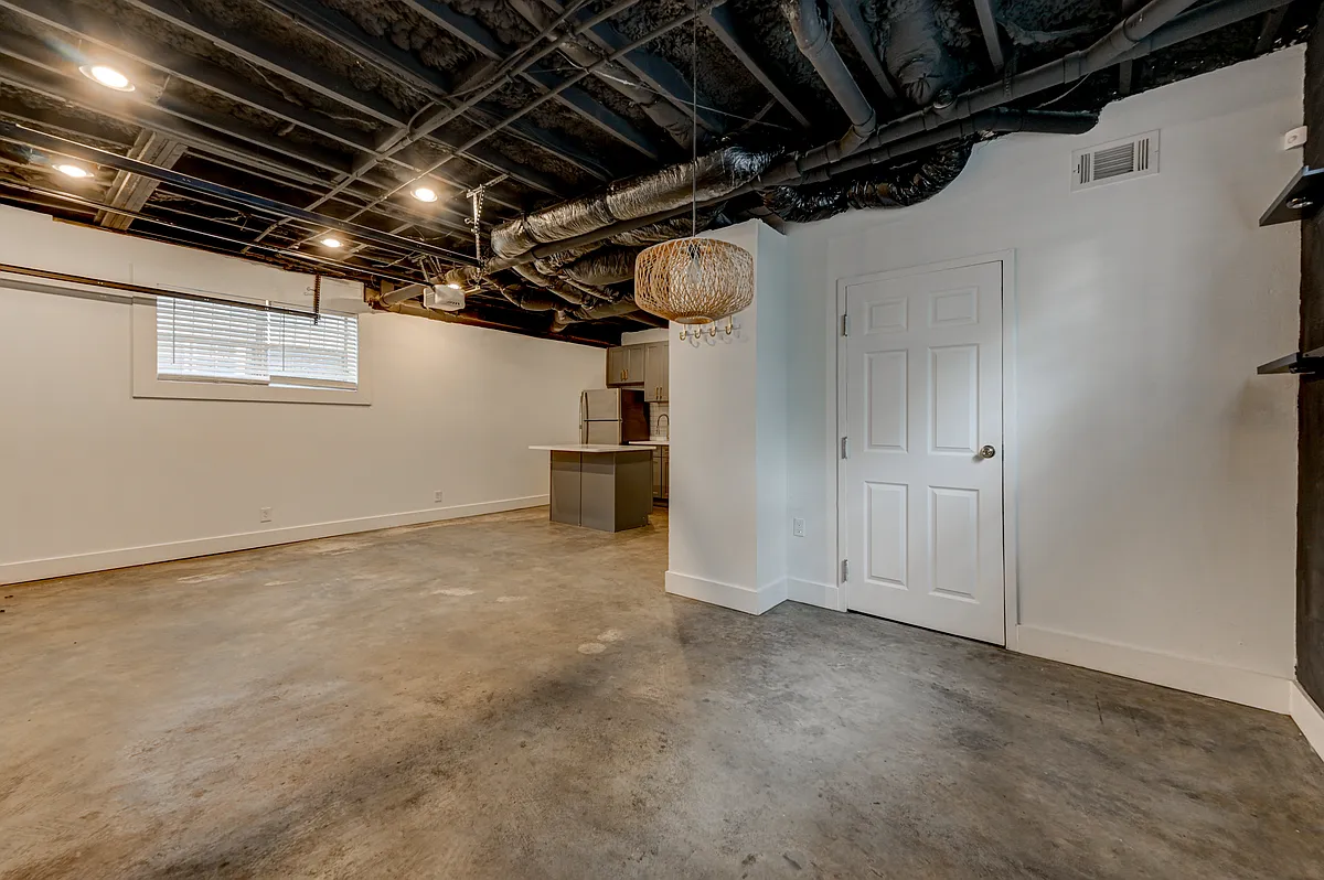 Building Photo - 647 Magnolia St NW #2