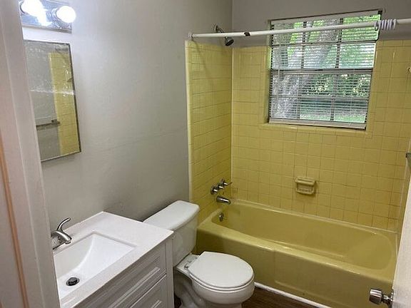3rd image of 4203 Davis Ln #B