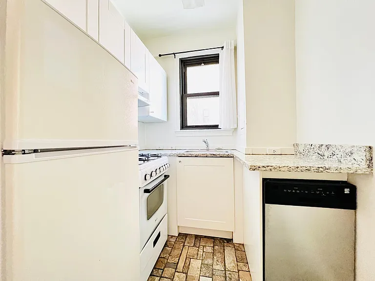 1010 25th St NW #310 — Photo 9