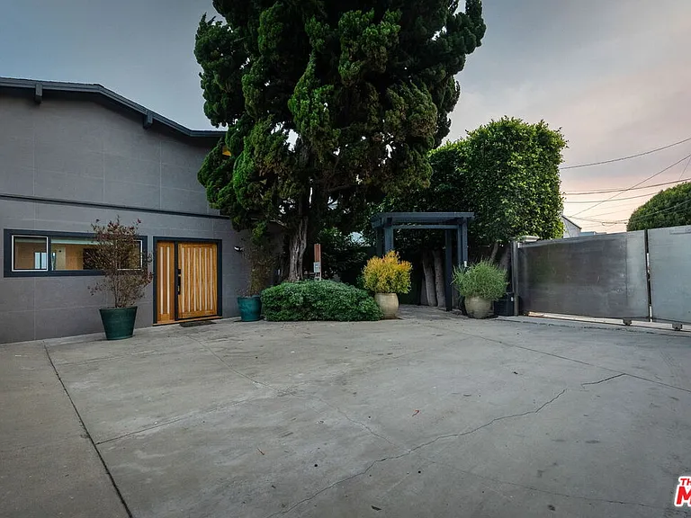 26044 E Pacific Coast Hwy — Photo 31