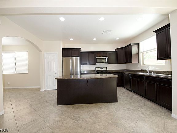 5th image of 371 Woodland Moss Rd