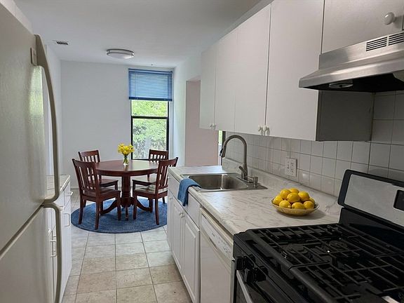 2nd image of 18 Shrewsbury Green Dr Unit K