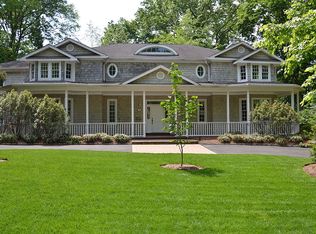 3 Luquer Rd, Manhasset, NY 11030