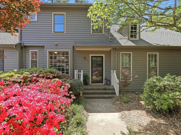 902 Albany Ct, Raleigh, NC 27615