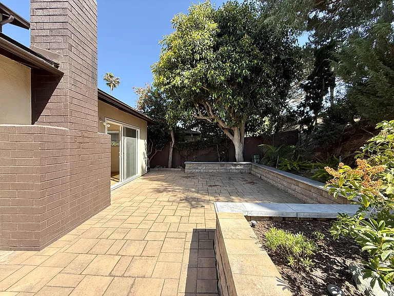 5770 Soledad Mountain Rd — Photo 11