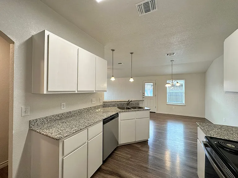 1837 Clovis Dr — Photo 13