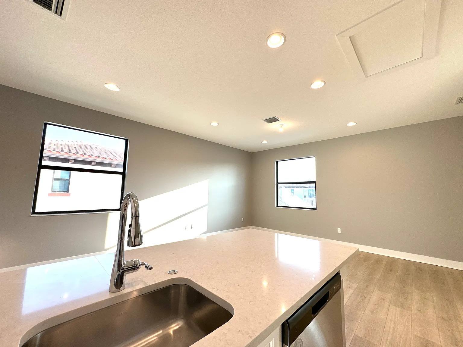 1 bed, 750 sqft, $2,350 — Photo 2