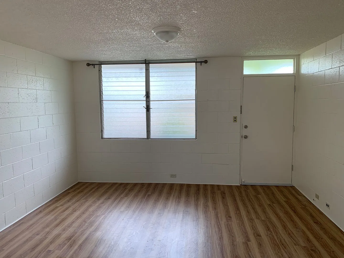 2 Bedroom 1 Bath Apartment on Pensacola Street — Photo 1