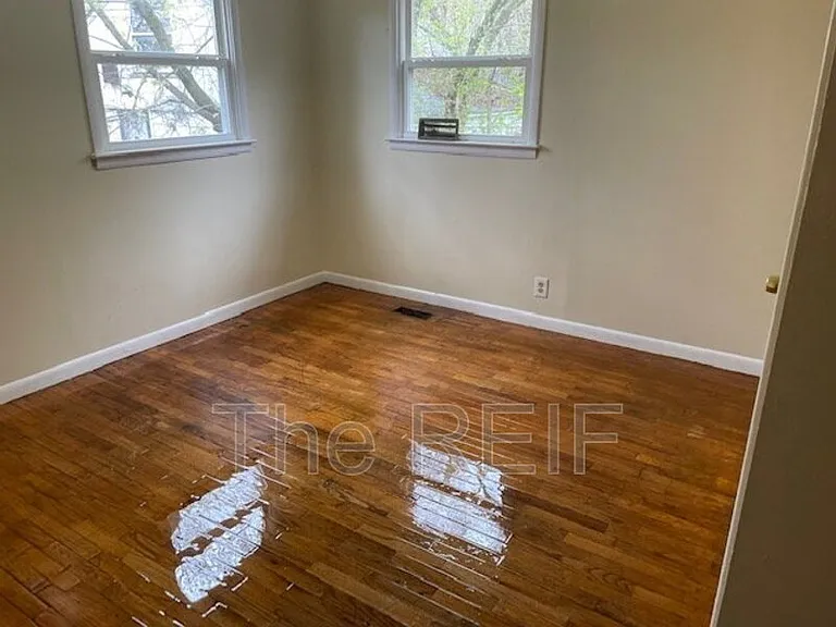 1080 E Cornell Ave — Photo 5