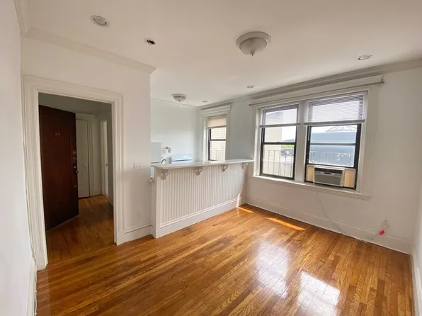 51 Park Dr APT 34, Boston, MA 02215