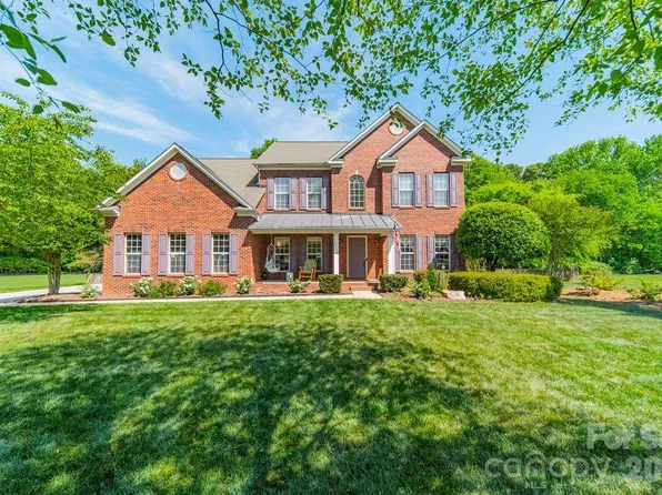 2316 Heath Lake Dr, Mint Hill, NC 28227
