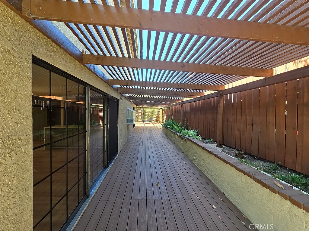4 bed, 2526 sqft, $7,500 — Photo 2
