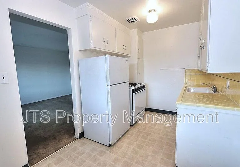 4439 V St #5 — Photo 31