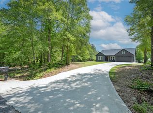 713 Bradley Dill Rd, Campobello, SC 29322