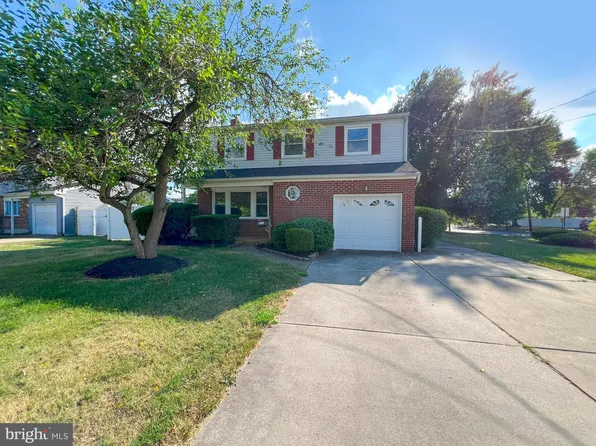 901 Woodlane Rd, Edgewater Park, NJ 08010