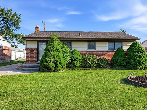 2nd image of 17968 Summer Ln S