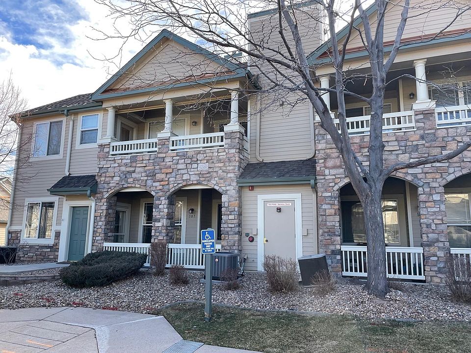 Ground floor condo - easy access to garage, and swim pool