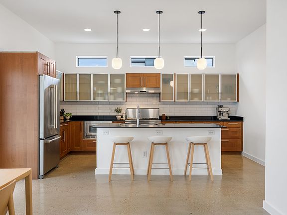 2nd image of 5421 Agatha Cir