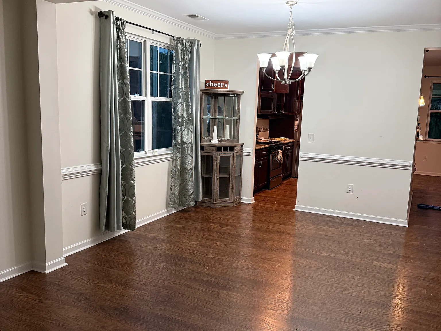 4 bed, 2328 sqft, $2,650 — Photo 4