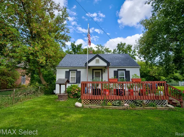 3806 Branch Rd, Flint, MI 48506
