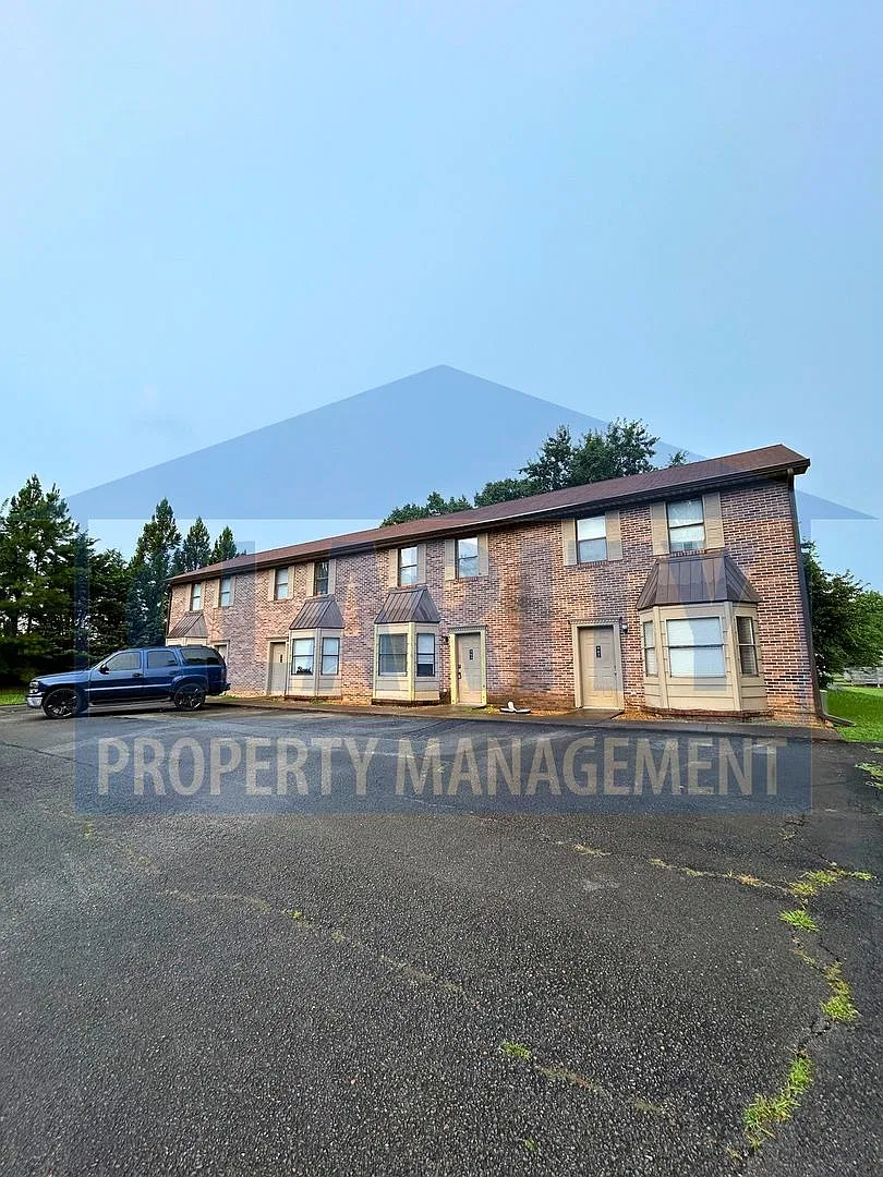 Excellent Cleveland Nw Location! — Photo 1