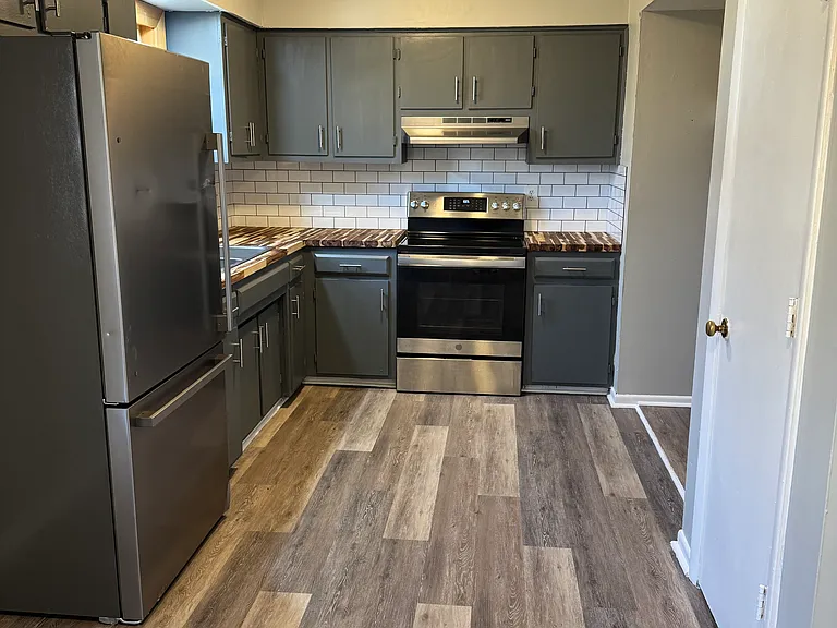 Large eat in kitchen