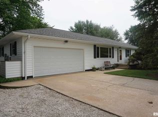 13240 Cedar St, Manito, IL 61546