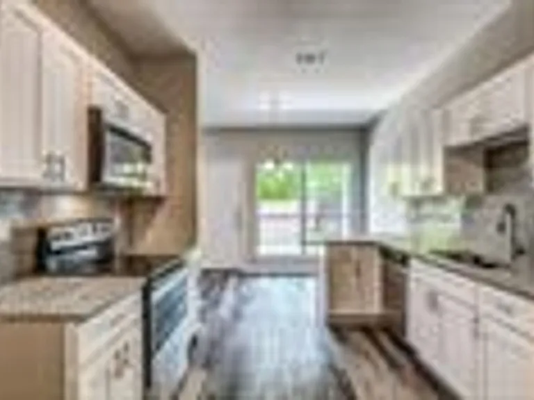3258 Wexford Dr — Photo 1