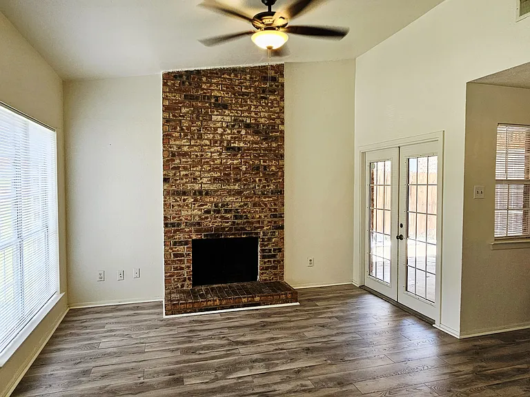 1508 Abilene Dr — Photo 3