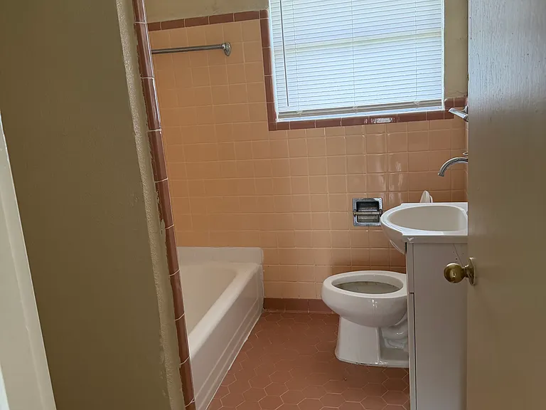 518 Storeywood Dr — Photo 6
