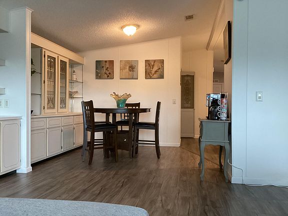 4th image of 936 Periwinkle Cir