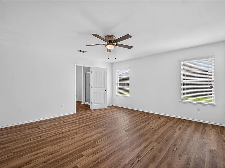1304 Pampa Grass Dr — Photo 8