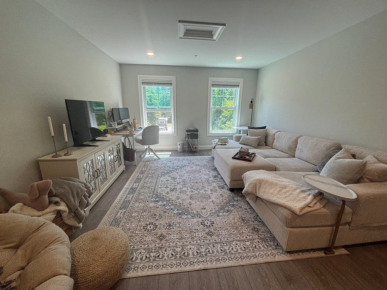 1 bed, 1.0 bath, 745 sqft, $2,100 — Photo 4