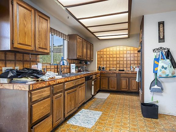 4th image of 4829 Dehesa Rd