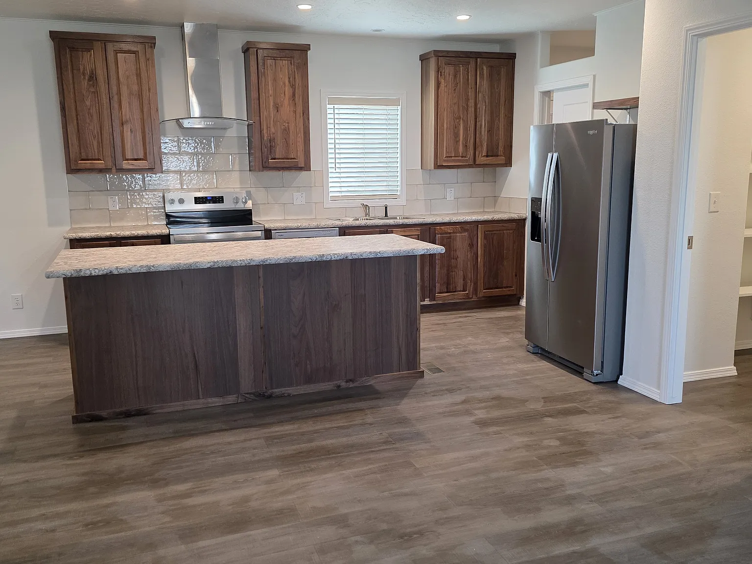 910 E Glendale St — Photo 3