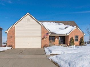 560 Ridge Point Dr, Dundee, MI 48131