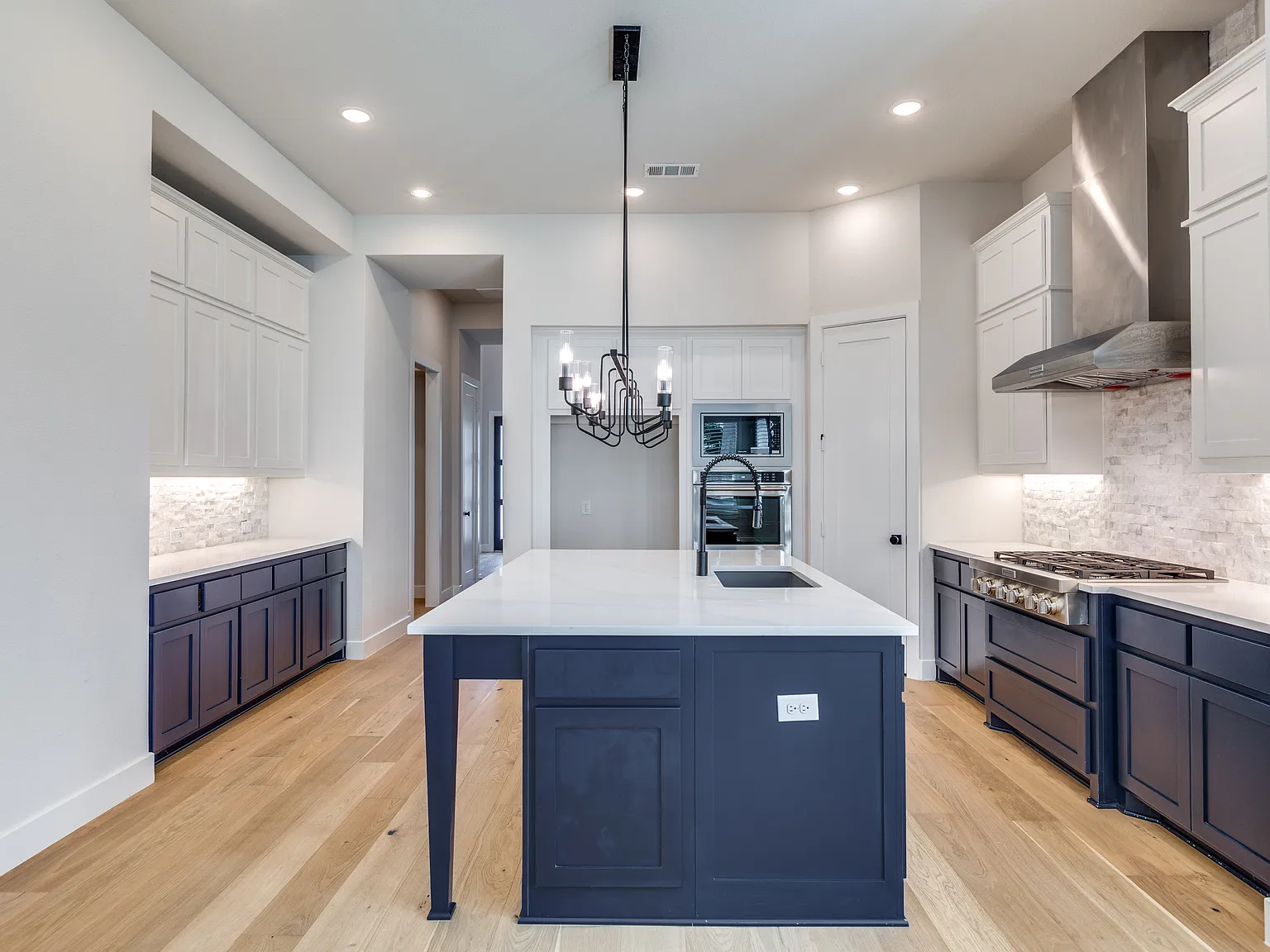 4 bed, 4.5 bath, 3365 sqft, $5,500 — Photo 3