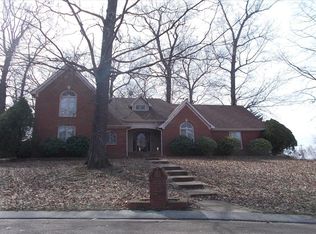 4388 Old Forest Rd, Memphis, TN 38125