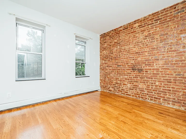 405 Suydam St #2R — Photo 9