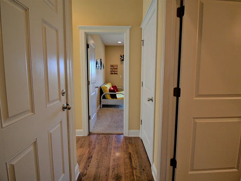 211 Goldsboro Dr — Photo 24
