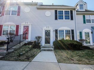 20 Colleen Ct, Kendall Park, NJ 08824
