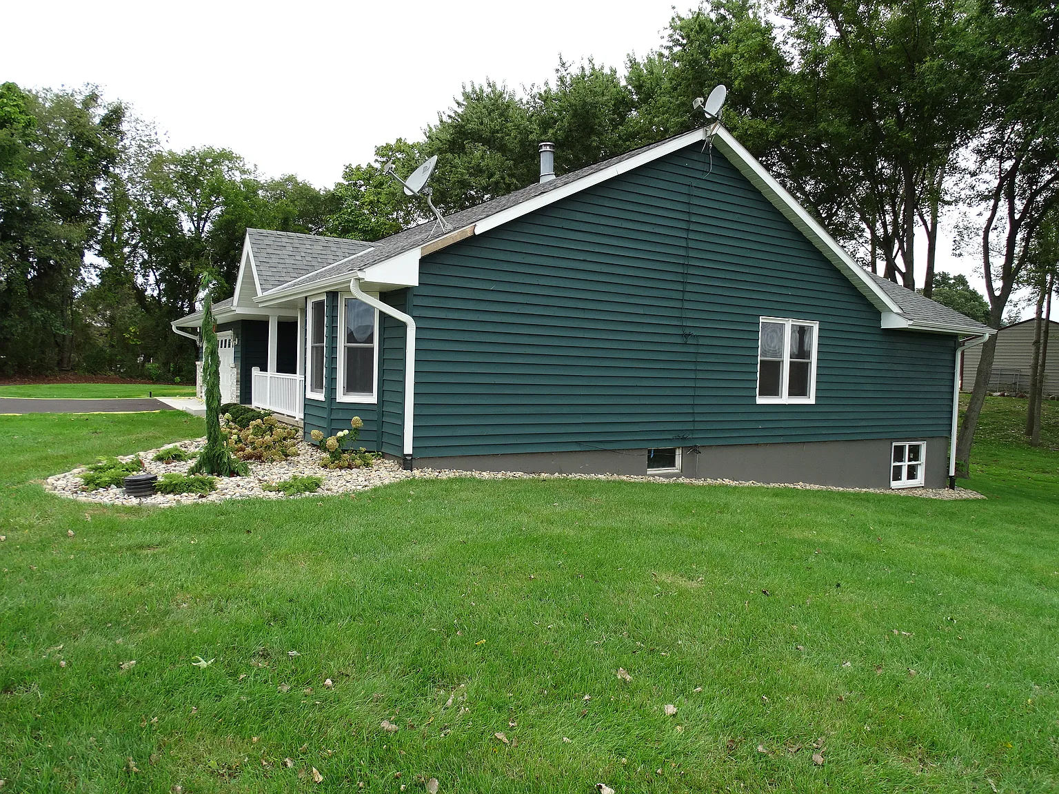 3 bed, 2.5 bath, 1867 sqft, $3,500 — Photo 3