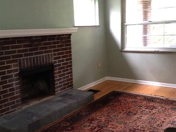 Living Room with fireplace