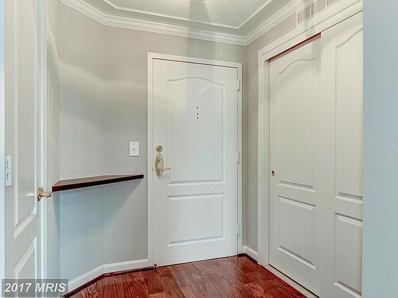 Entrance hallway of the unit