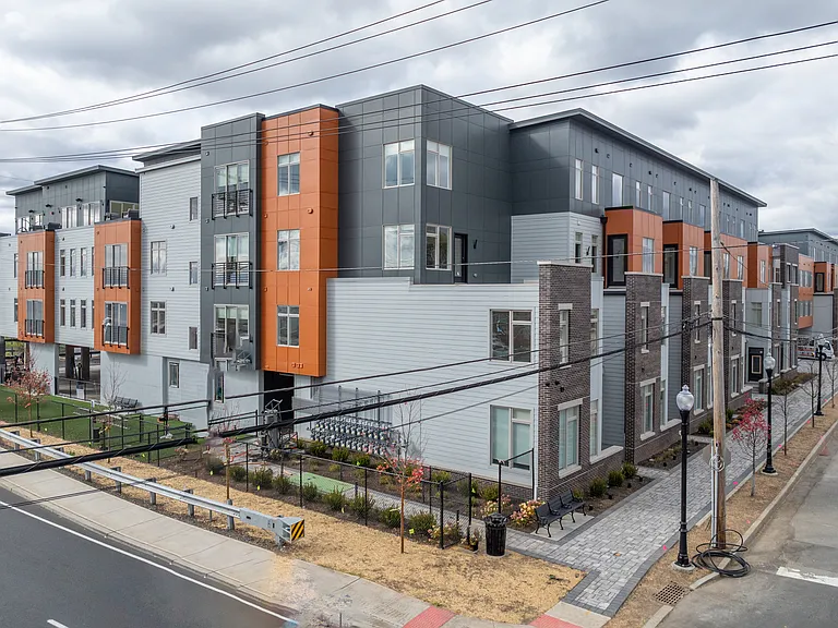 Five85West — Photo 21