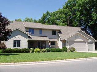 917 Pinecrest Rd, Green Bay, WI 54313