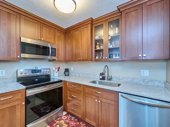 71 Princeton St APT 305, North Chelmsford, MA 01863