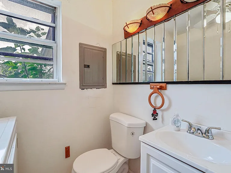 212 E Lafayette Ave — Photo 11