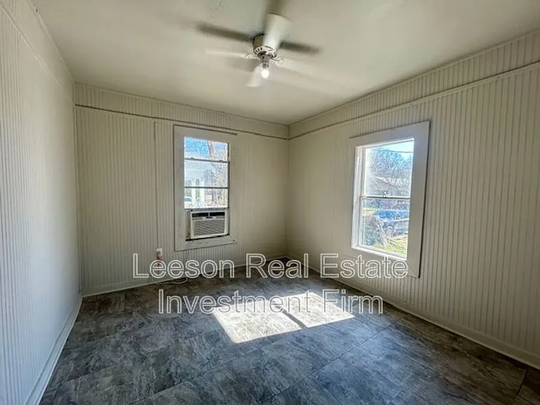 2544 Dupont St — Photo 8