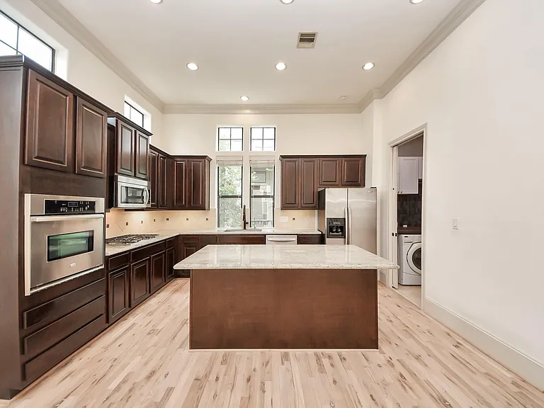 3229 Maxroy St — Photo 22